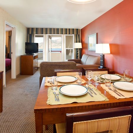 Holiday Inn Hotel & Suites Osoyoos By Ihg Rum bild