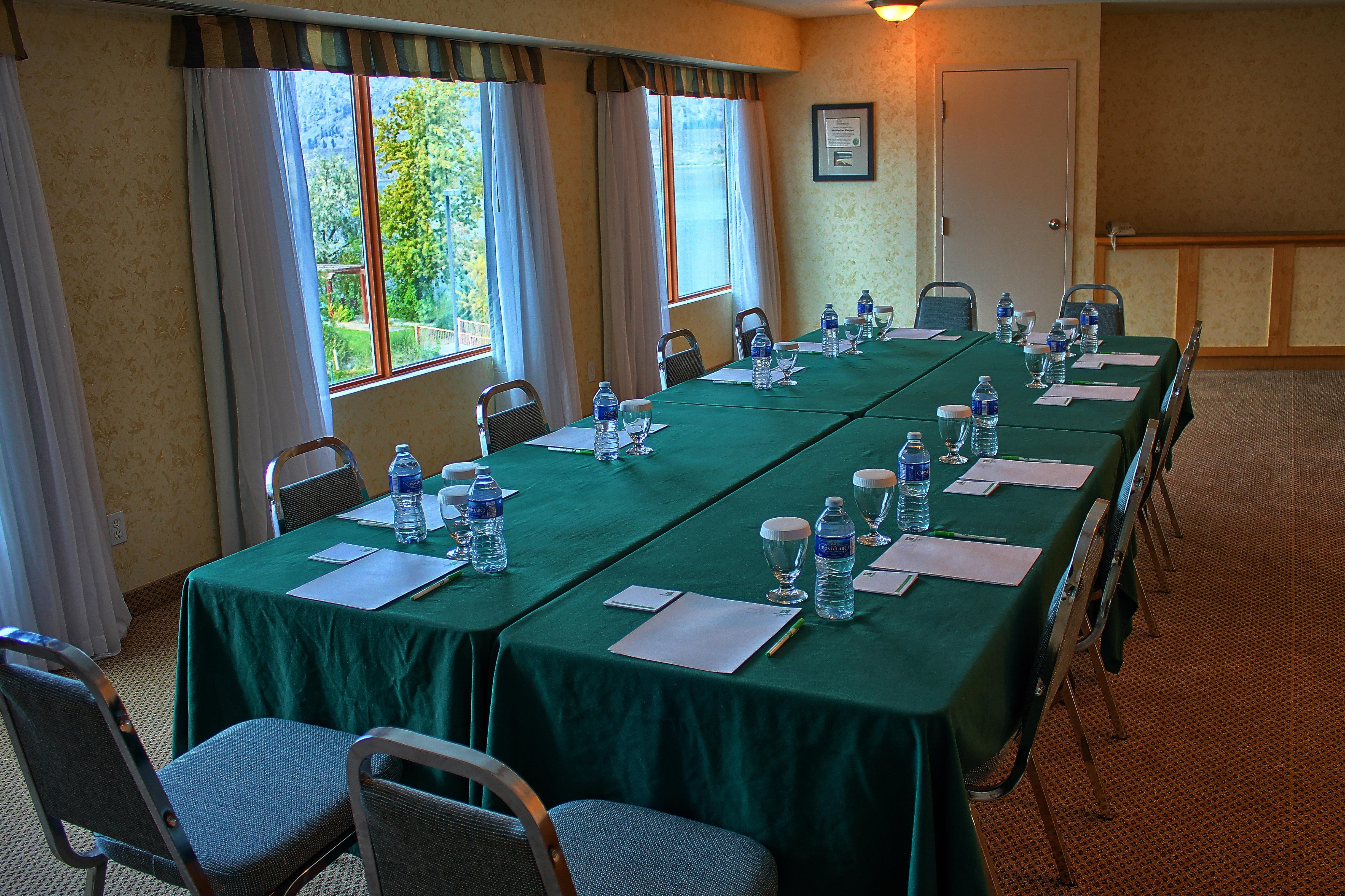 Holiday Inn Hotel & Suites Osoyoos By Ihg Exteriör bild