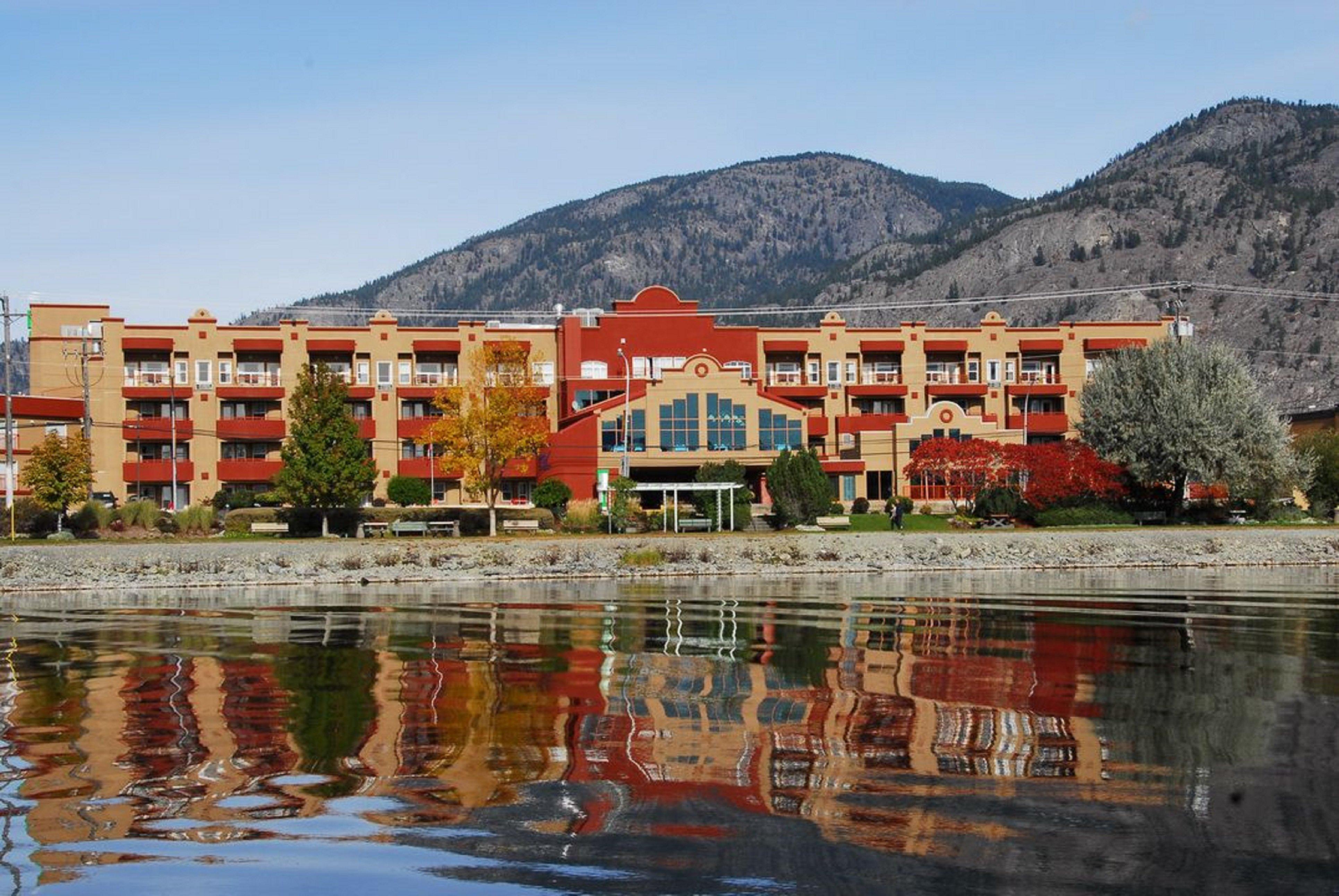 Holiday Inn Hotel & Suites Osoyoos By Ihg Exteriör bild