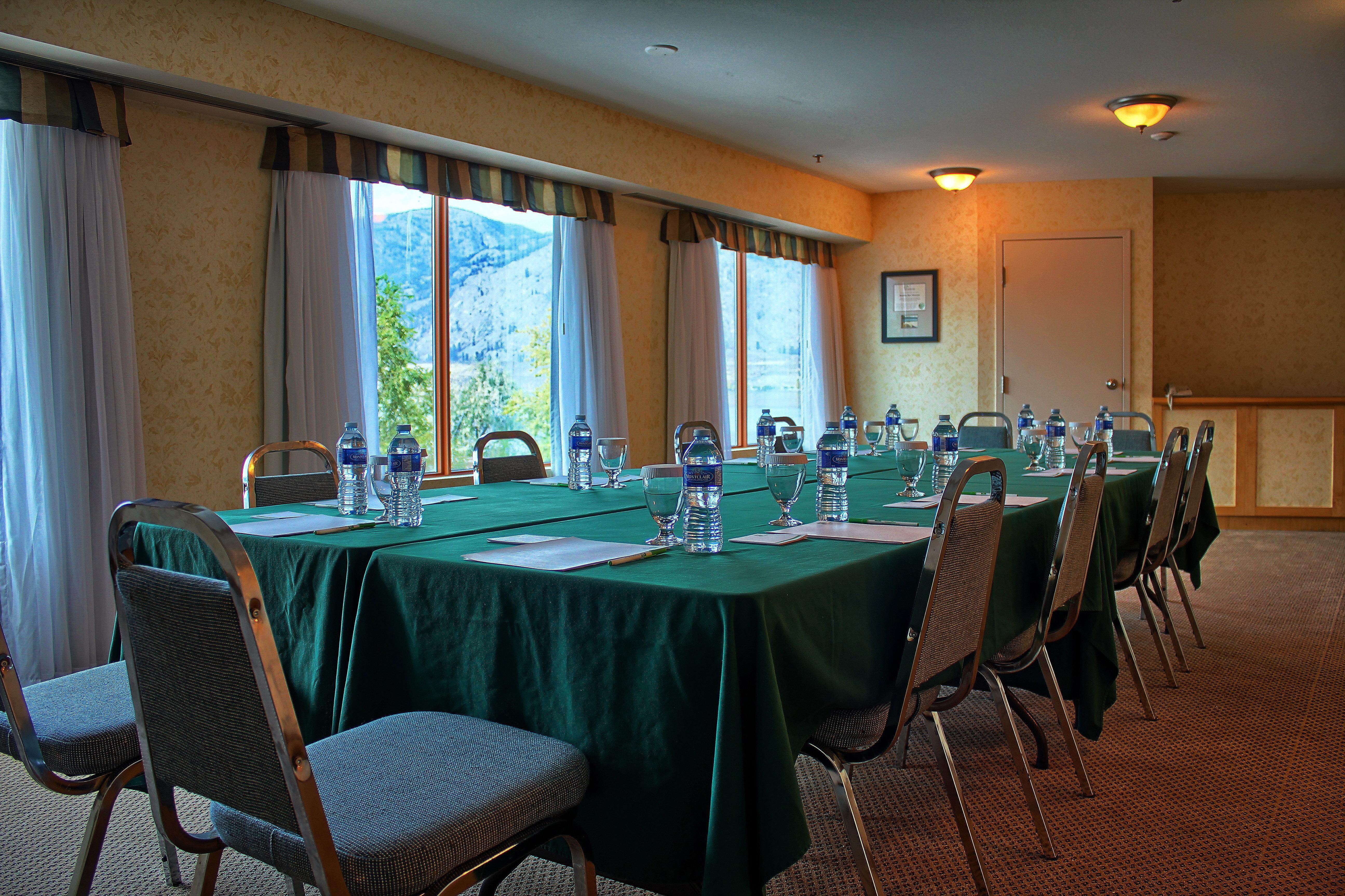 Holiday Inn Hotel & Suites Osoyoos By Ihg Exteriör bild
