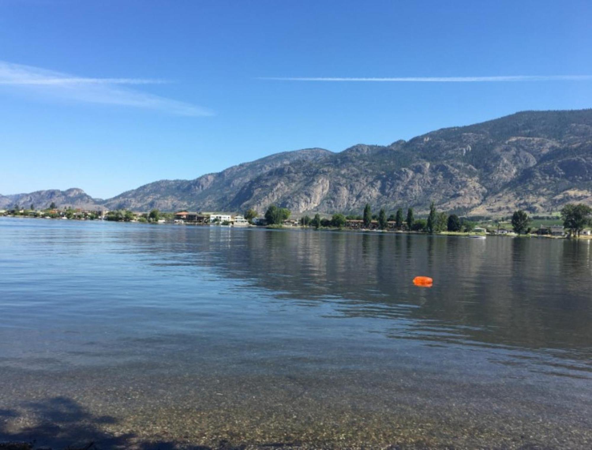 Holiday Inn Hotel & Suites Osoyoos By Ihg Exteriör bild